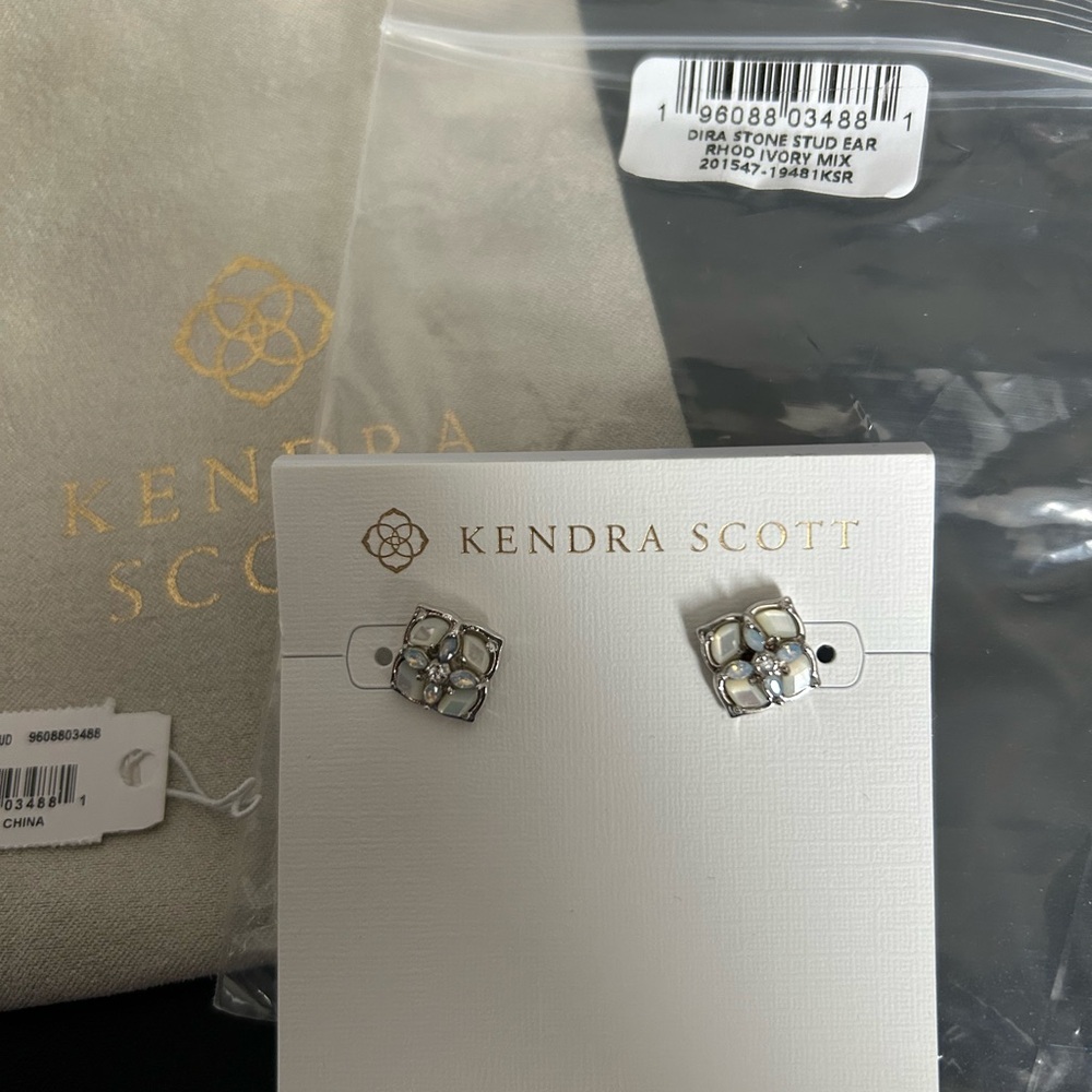 Kendra Scott Dira Stone Silver Stud Earrings in ivory mix. - Picture 2 of 3